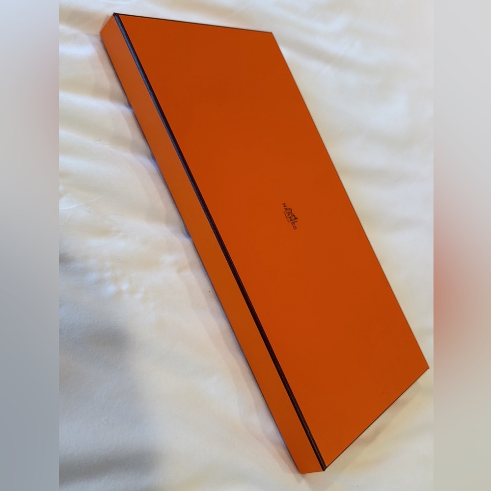 💯 Authentic Hermes Box 7.5 in x 14.5 in